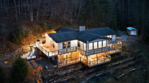 5br! Smokey Mountains! Hot Tub, Game Room